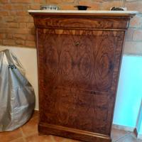Credenza  finitura noce con ripiano in marmo