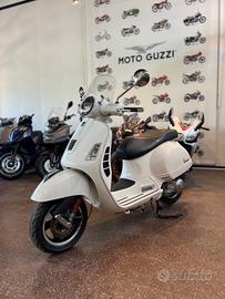 Piaggio Vespa 300 GTS Super