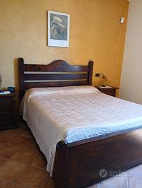 Camera da letto in legno massello, stile rustico