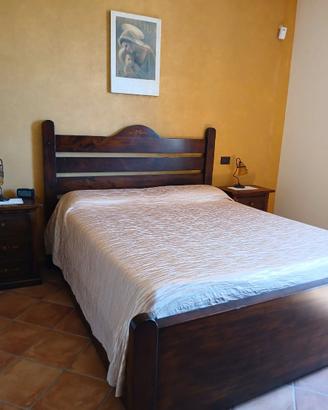Camera da letto in legno massello, stile rustico