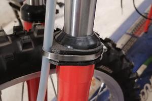 Passacavo Fermacavo tubo freno anteriore forcella