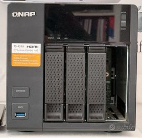 NAS QNAP TS-453A 4 bay 8GB 240GB SSD HDMI