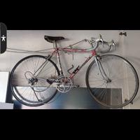 Bicicletta da corsa artigianale