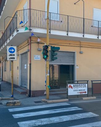 San Sperate. Locale commerciale su via principale
