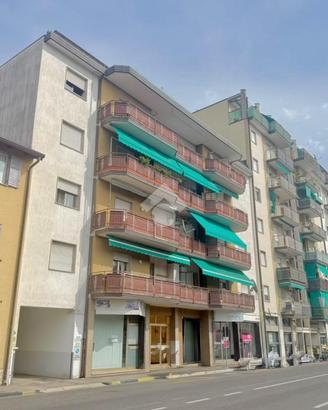2 LOCALI A MONFALCONE