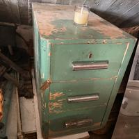 Cassettiera vintage da restaurare