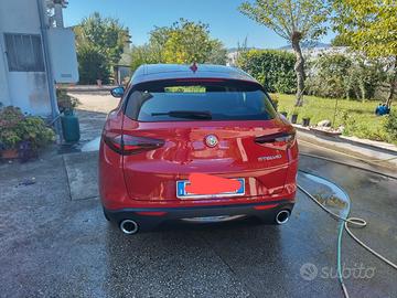 Stelvio rossa   2.2   190 cv    RWD
