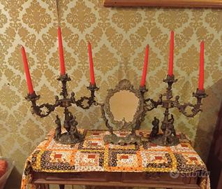 COPPIA CANDELABRI IN BRONZO E SPECCHIO IN BRONZO
