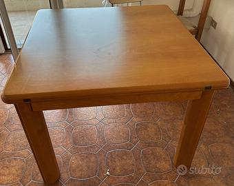 Tavolo allungabile in legno massello