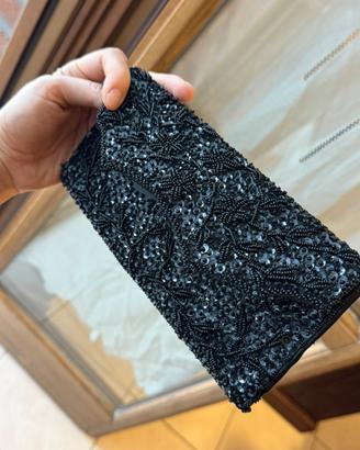Pochette elegante nera con perline e paillettes