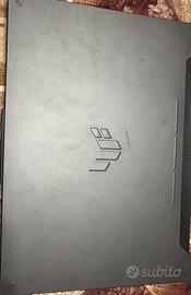 Asus TUF Gaming A15 con mouse logitech