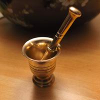 mortaio antico in ottone