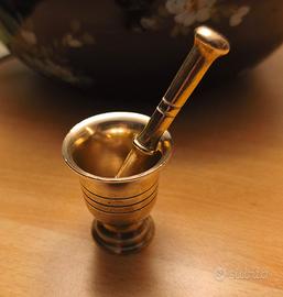 mortaio antico in ottone