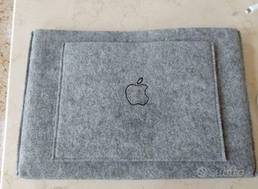 Vari accessori originali Apple per Macbook