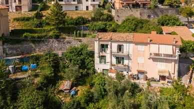 Casa indipendente di 114 m² con più di 5 locali a 