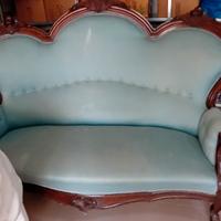 Divano di seta azzurra