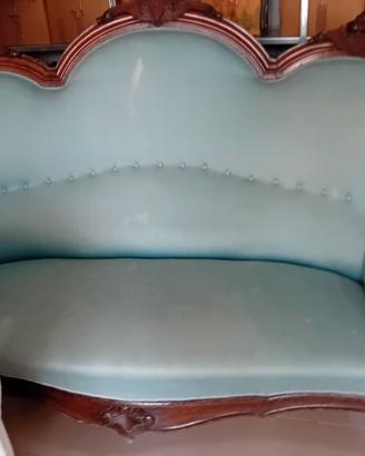 Divano di seta azzurra
