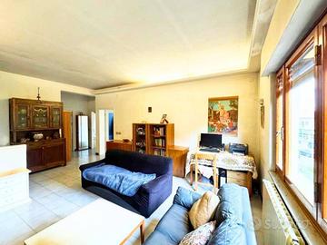 Appartamento di 105 m² con 3 locali e box auto a S