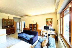 Appartamento di 105 m² con 3 locali e box auto a S