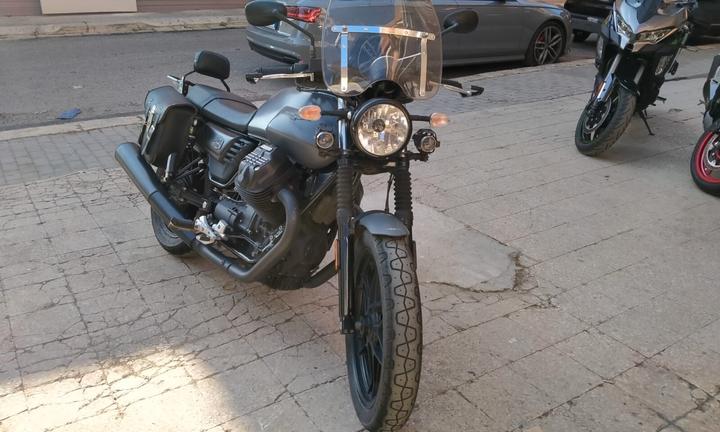 Moto Guzzi V7-2020