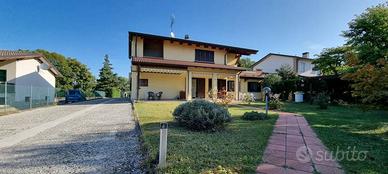Villa di 310 m² con più di 5 locali e box auto dop