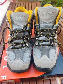 Scarponcini da montagna per bambino