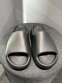 Ciabatte adidas Originals Yeezy nere, taglia 37