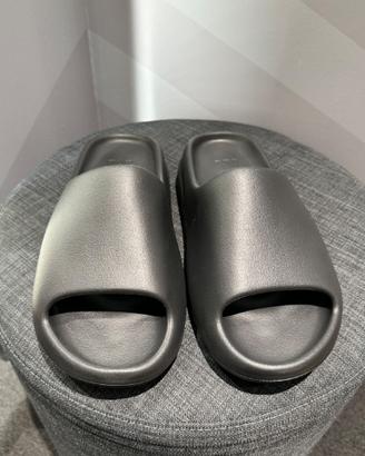 Ciabatte adidas Originals Yeezy nere, taglia 37