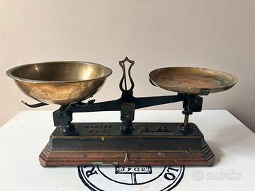 bilancia a due piatti francese