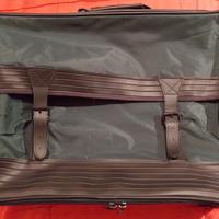 Borsa valigia Roberta di Camerino di colore verde.