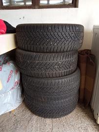 225/45-17 gomme Invernali con cerchione