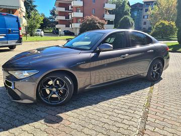 2018 Alfa Romeo Giulia Veloce Grigio Vesuvio Usata