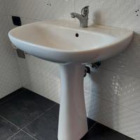 Lavabo con colonna