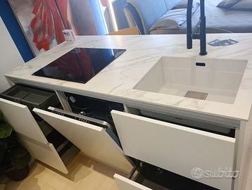 CUCINA NUOVA CON FINITURE STUPENDE