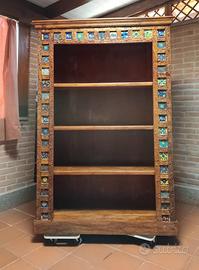 Mobili etnici in legno massello realizzati a mano