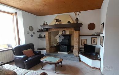 CASA DI CORTE A LURAGO D'ERBA