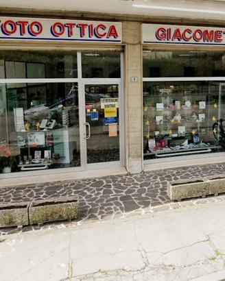 Attività / Licenza di 80 m² con 2 locali a Tresign