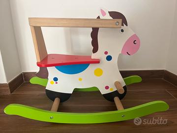 Cavallo a dondolo in legno