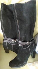 Stivali in camoscio di colore nero n.38 suola anti