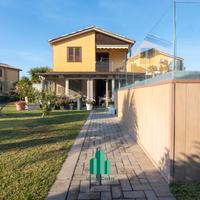 Signorile 3 vani con piscina privata e terreno