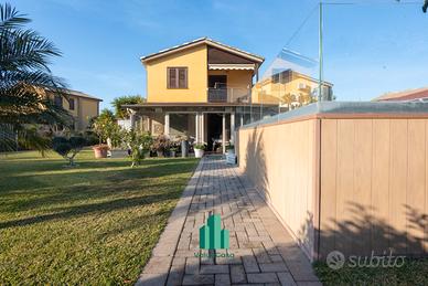 Signorile 3 vani con piscina privata e terreno