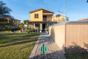 Signorile 3 vani con piscina privata e terreno