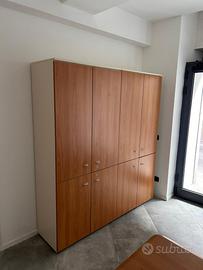 Armadio ufficio grande con ante e ripiani