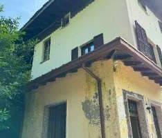 Immobile in asta di 559 m² con più di 5 locali a L