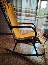 Sedia a dondolo in vimini