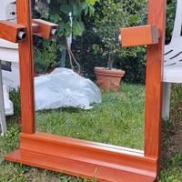 Specchio in legno per bagno