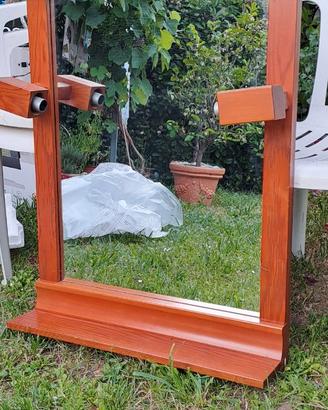 Specchio in legno per bagno
