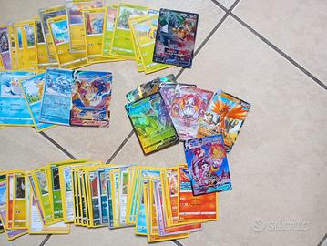 Lotto di 100 carte Pokemon (2 V/VMAX)