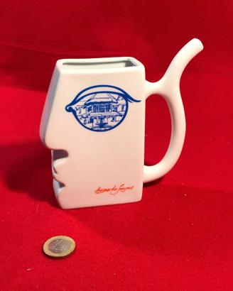 tazza di design con profilo umano