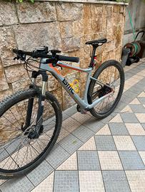 MTB BMC in carbonio